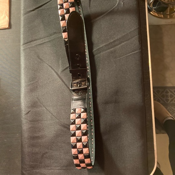 Pink & Black Checkerboard pattern on black leather Sz 42   47” length 1.5” Wide - Picture 8 of 8